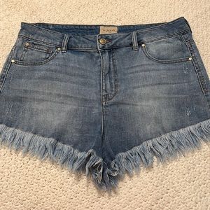 🇺🇸 SALE! Celebrity Pink denim shorts - Size 13/31